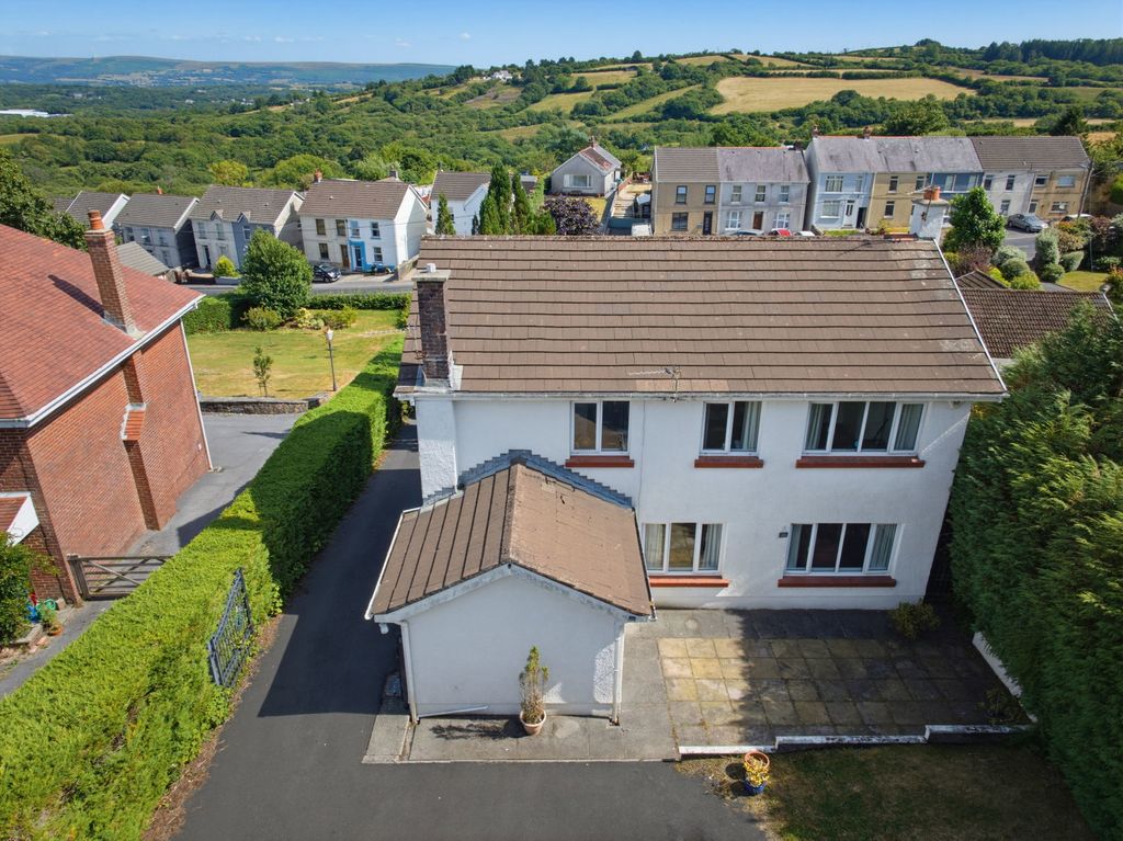 Property photo 2 of 45