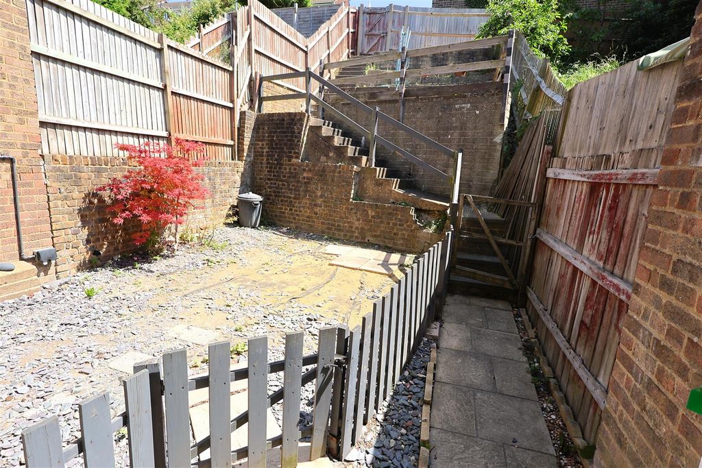 Property photo 2 of 8