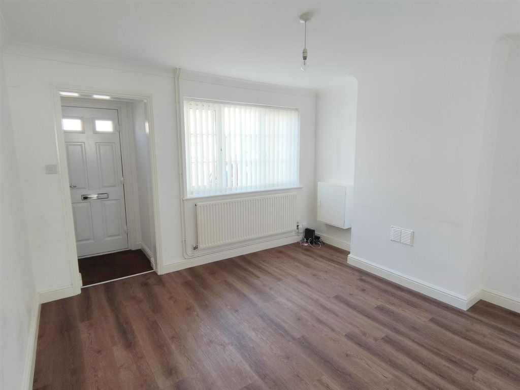 Property photo 2 of 8 Lounge.Jpg