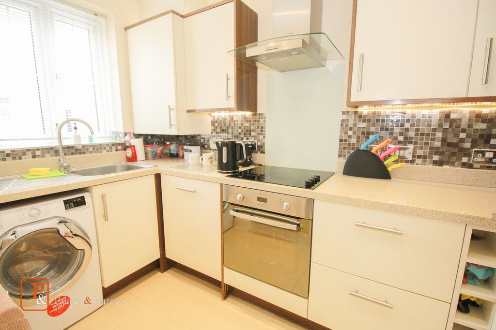 Property photo 2 of 10 Kitchen