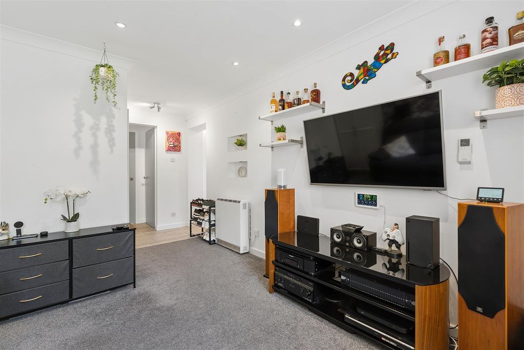 Property photo 3 of 10 21 Riversdale-Hr5.Jpg