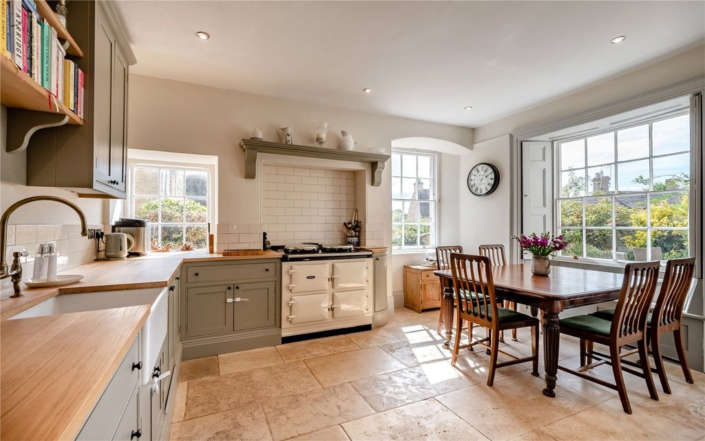 Property photo 3 of 21 Dining Kitchen