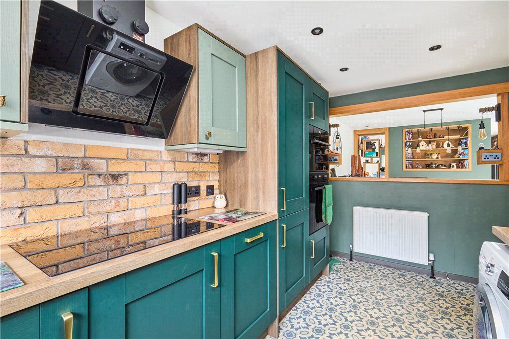 Property photo 3 of 27 Kitchen
