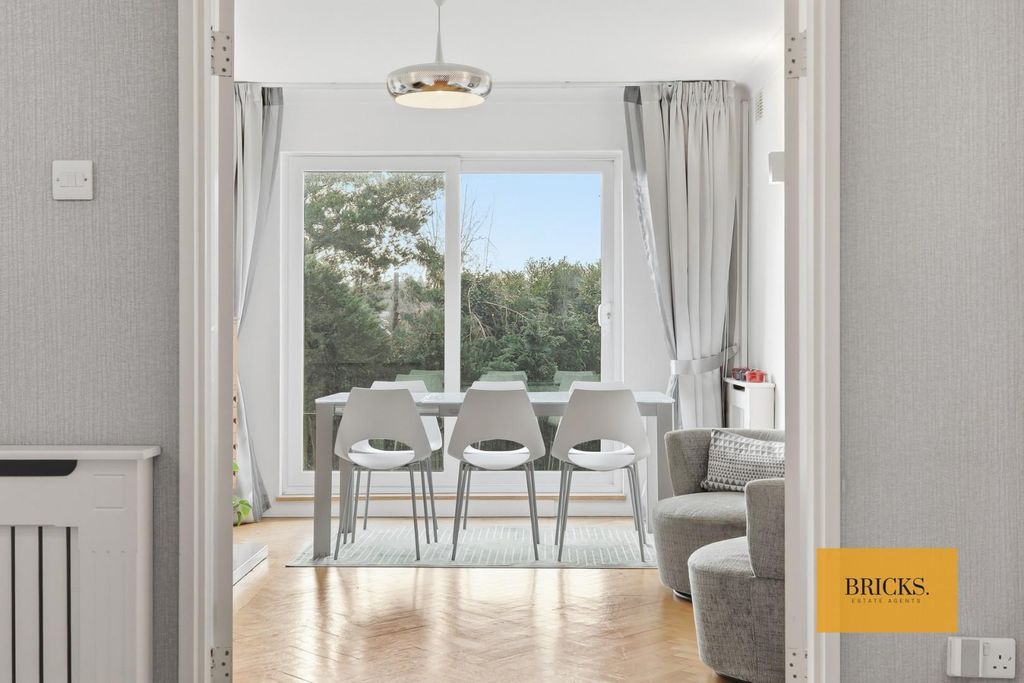 Property photo 3 of 31