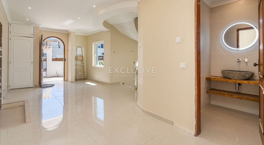 Property photo 2 of 31