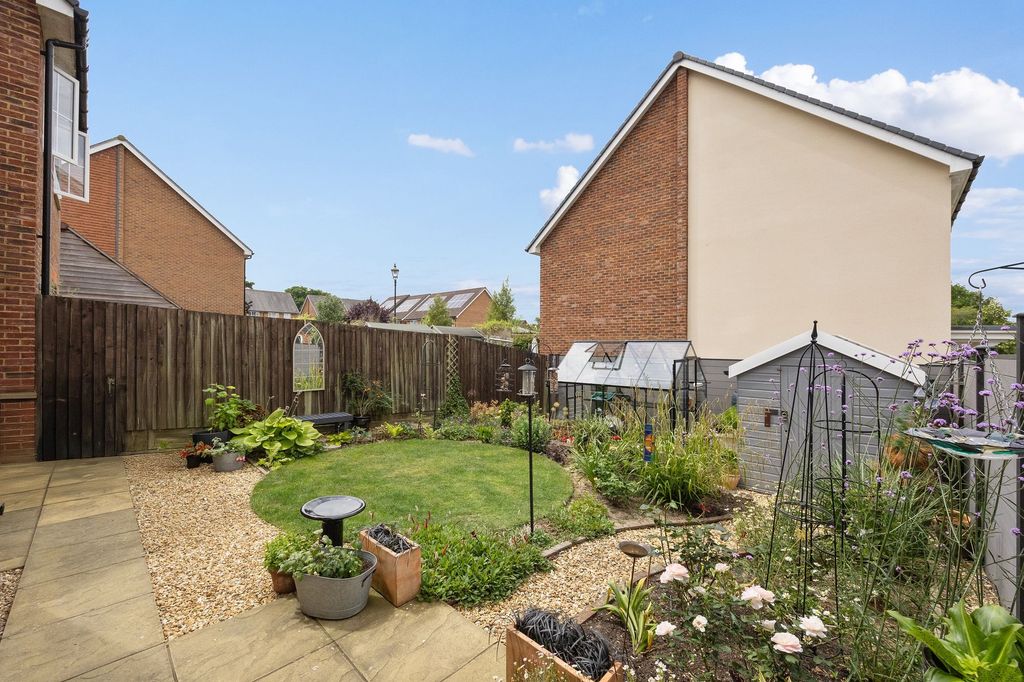 Property photo 2 of 13 Garden