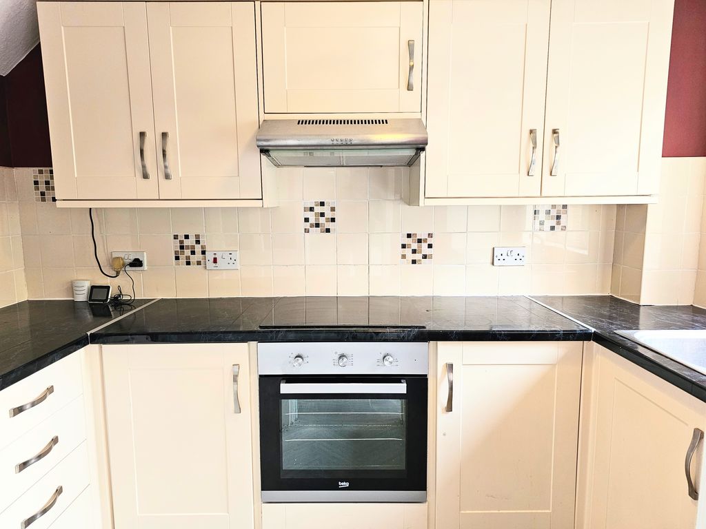 Property photo 3 of 9 Kitchen