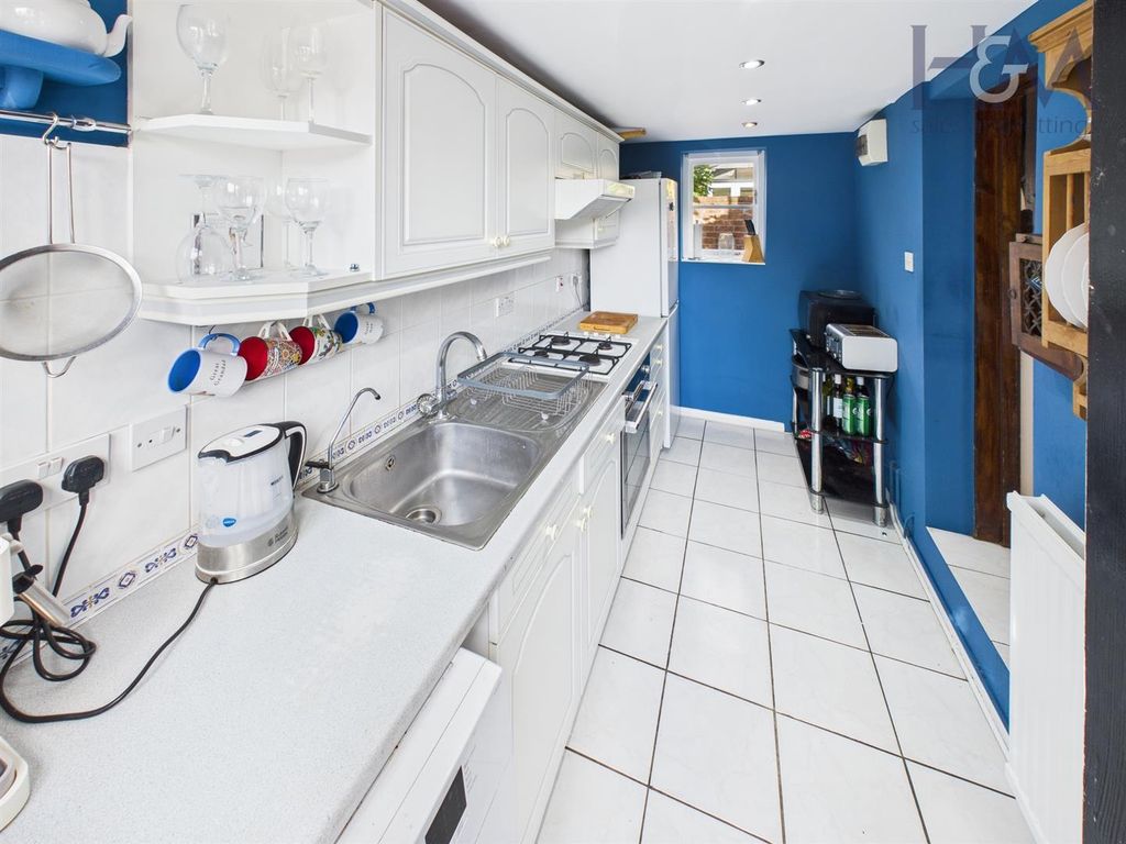 Property photo 3 of 24 Kitchen