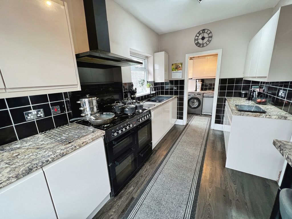 Property photo 3 of 21 Kitchen