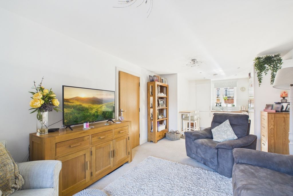 Property photo 2 of 9 Lounge Kitchen