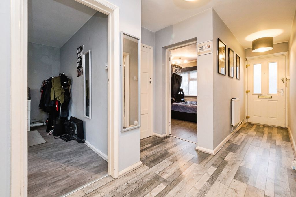 Property photo 2 of 17 Photo