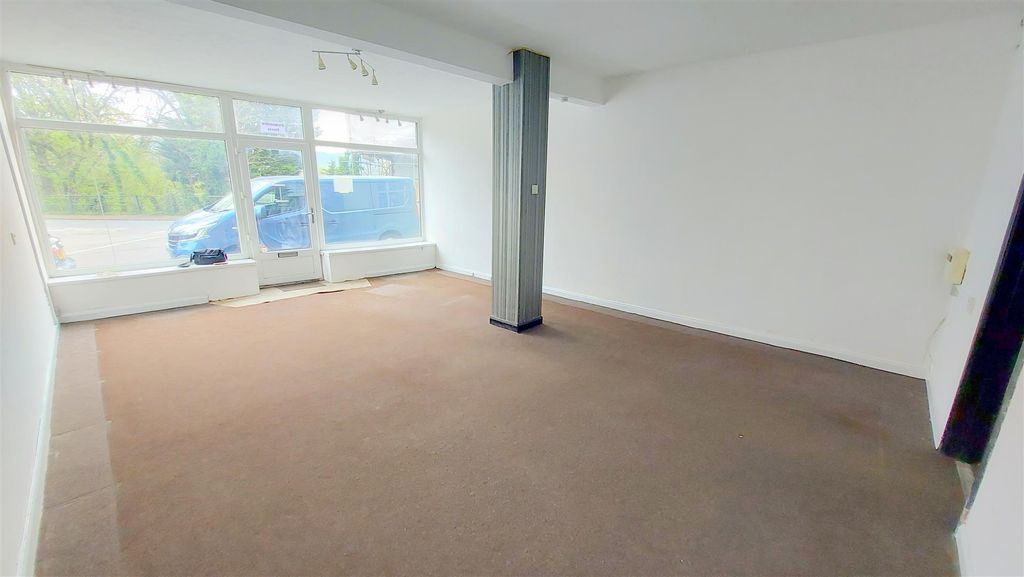 Property photo 3 of 6 Retail Area
