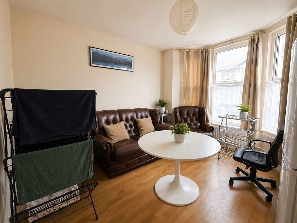 Property photo 3 of 13 F5E202Ed-B58A-4090-8036-9DC86B9Ca9F7