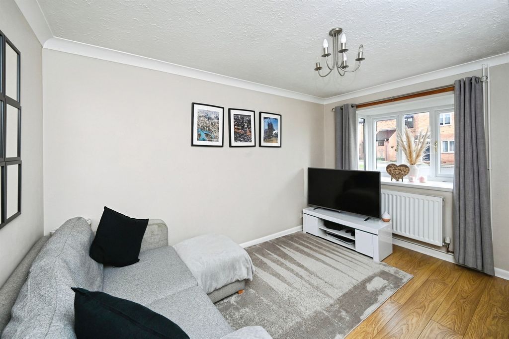 Property photo 2 of 20