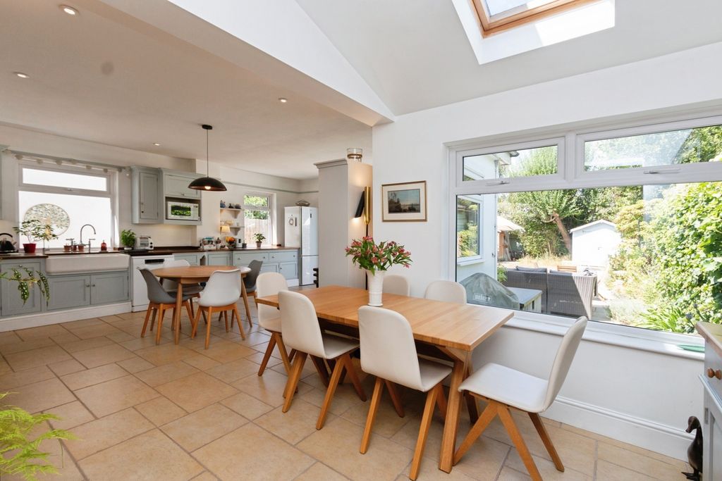 Property photo 2 of 17 Photo