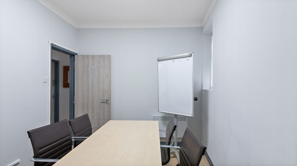 Property photo 2 of 28 Meeting Room