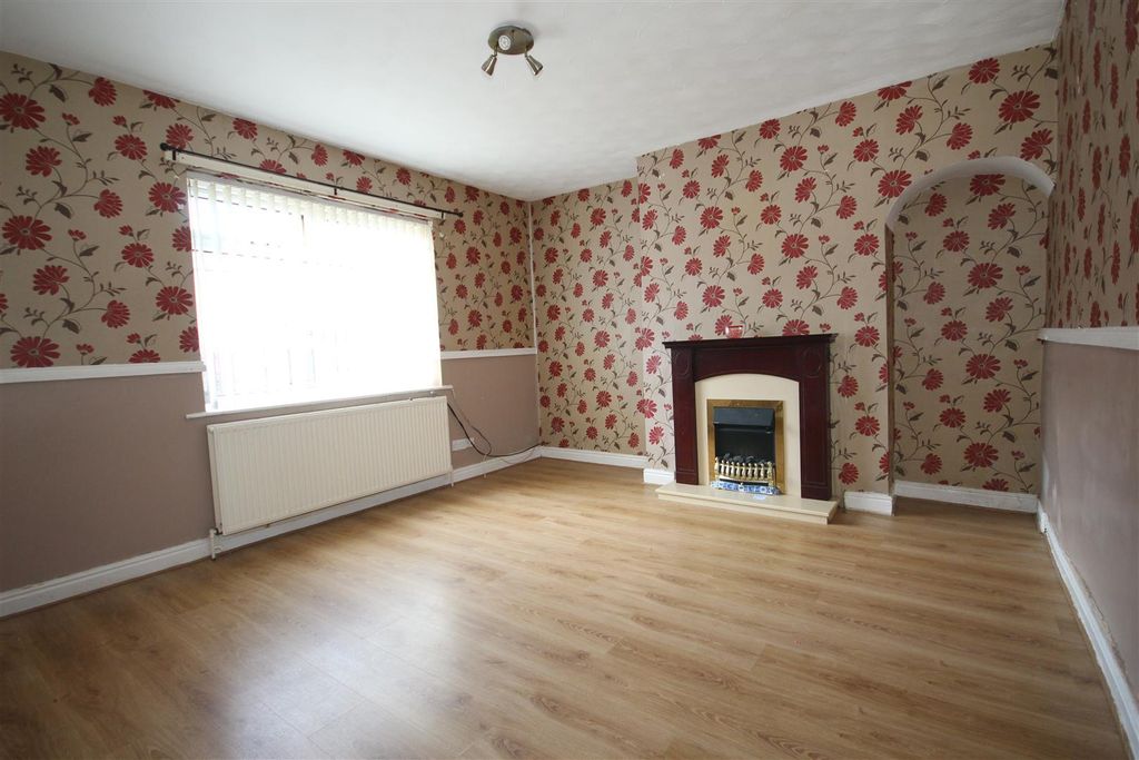 Property photo 2 of 12 Lounge