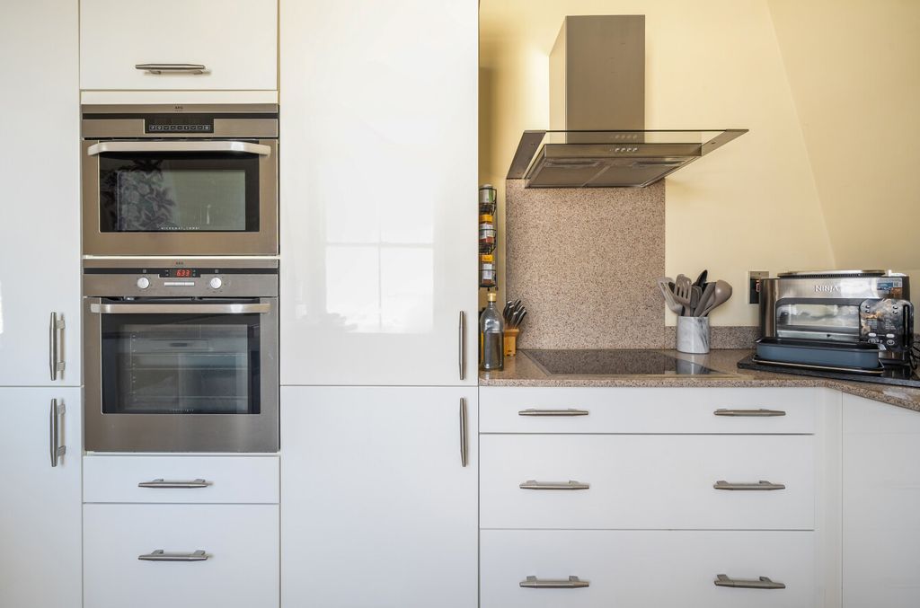 Property photo 3 of 26 1410762-9-69933Be...