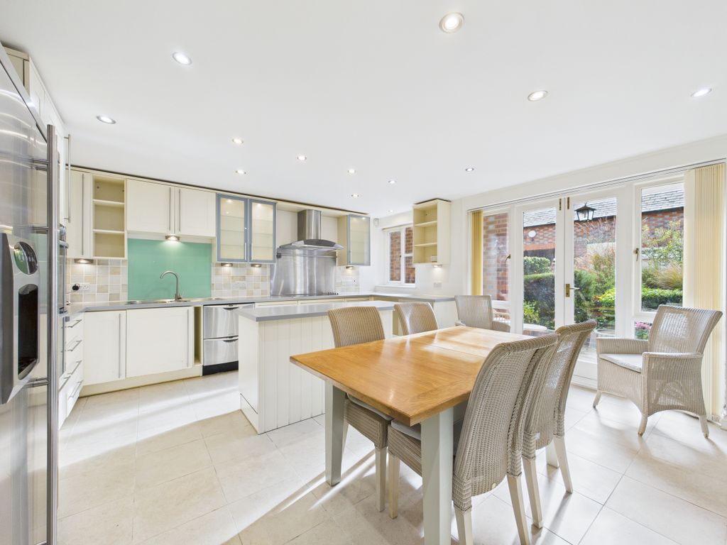 Property photo 2 of 19 Kitchen (4)