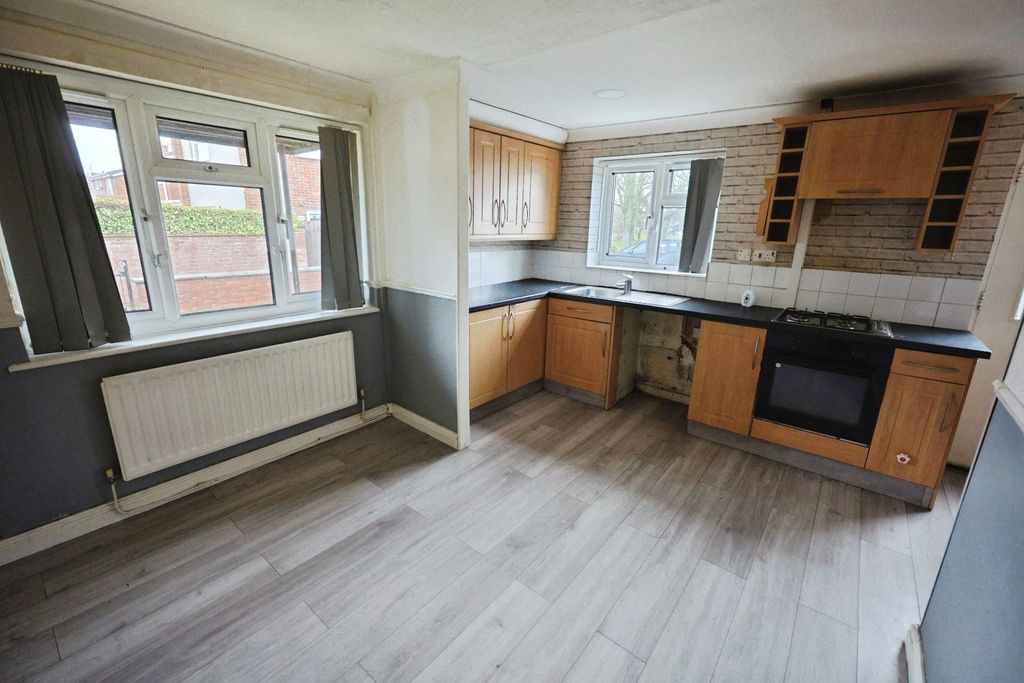 Property photo 3 of 9 Pbox-Img.Jpg