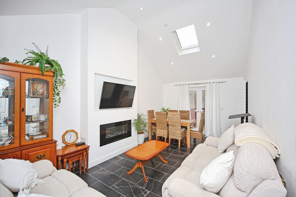 Property photo 2 of 21 Lounge/Dining Room