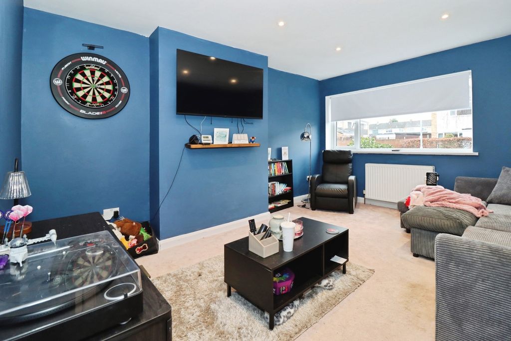 Property photo 2 of 20 Lounge