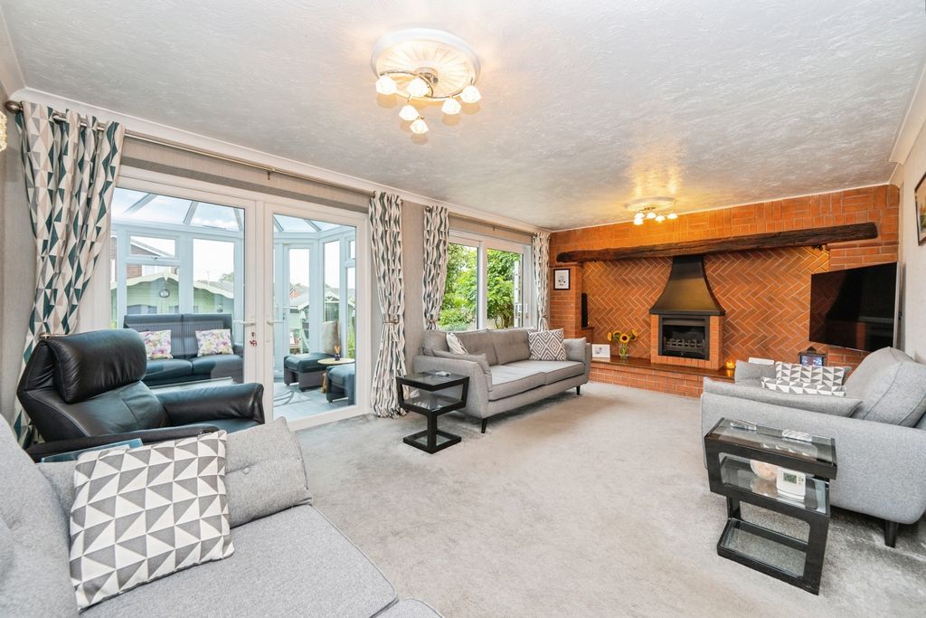 Property photo 3 of 33 Pbox-Img.Jpg