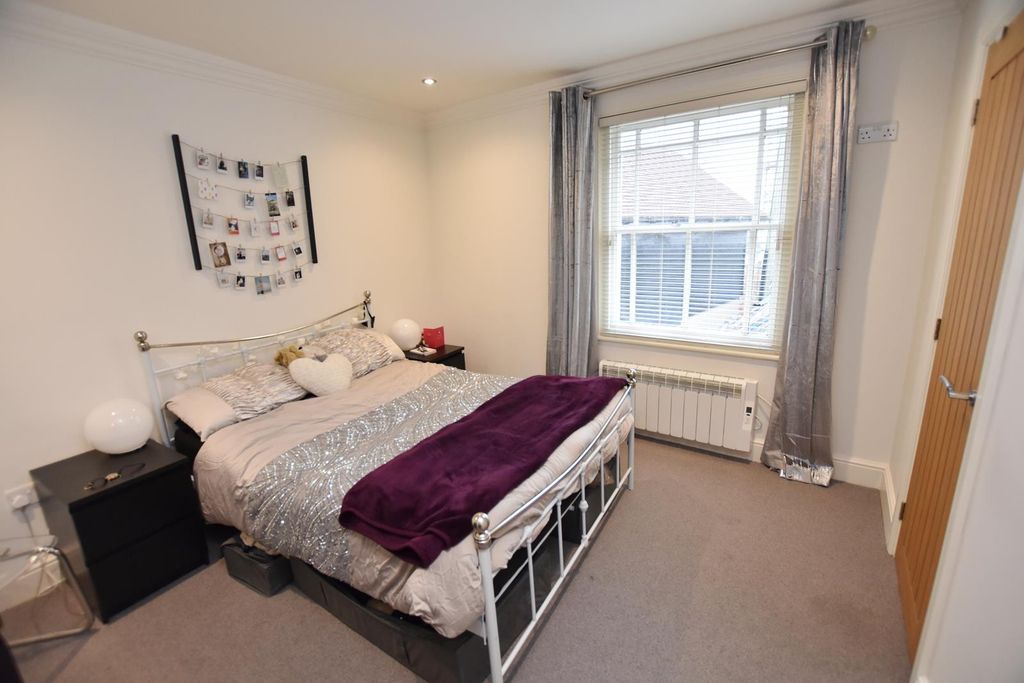 Property photo 3 of 5 Bedroom