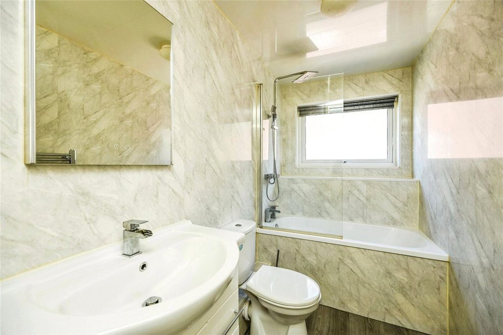 Property photo 2 of 7 Bathroom W/C