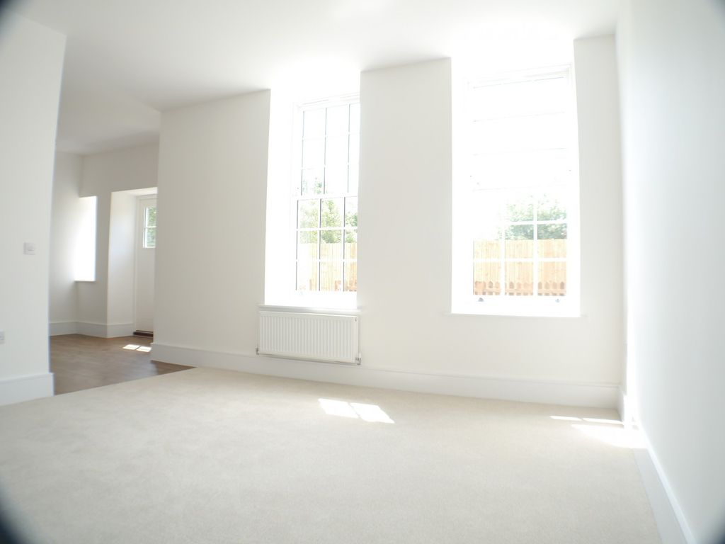 Property photo 2 of 6 Living Room