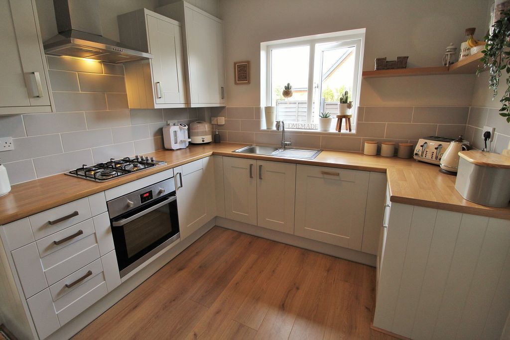 Property photo 3 of 20 Kitchen