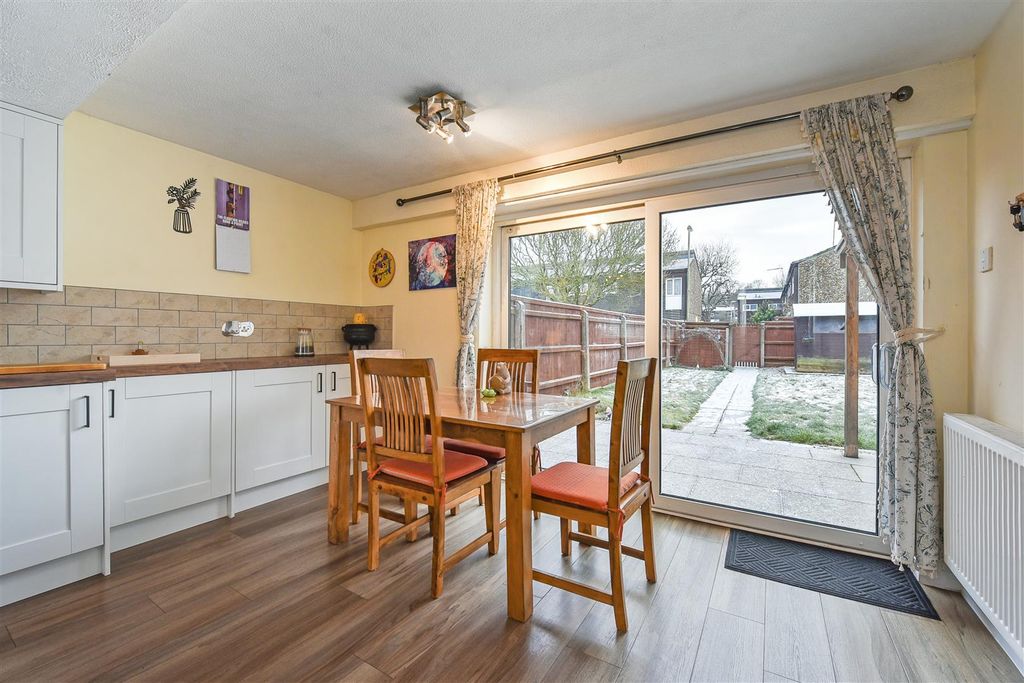 Property photo 3 of 22 Ph6_6349937.Jpg