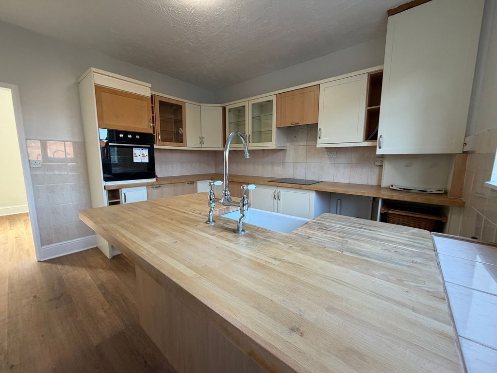 Property photo 2 of 13 Kitchen