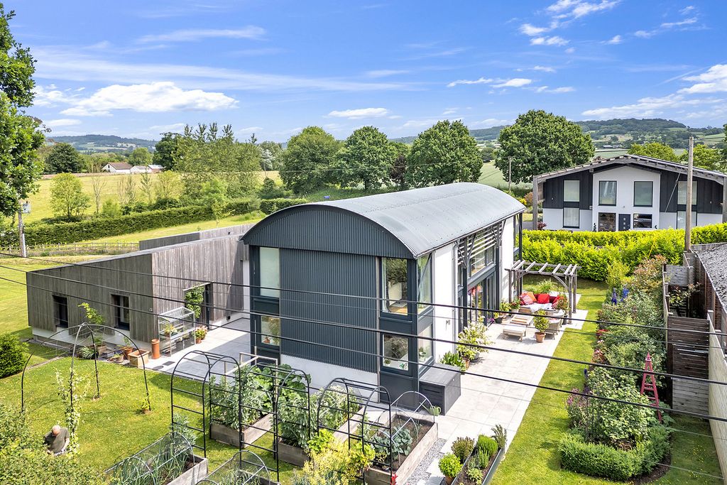 Property photo 1 of 48