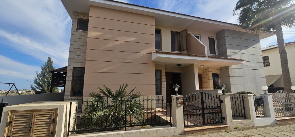 Property photo 1 of 31