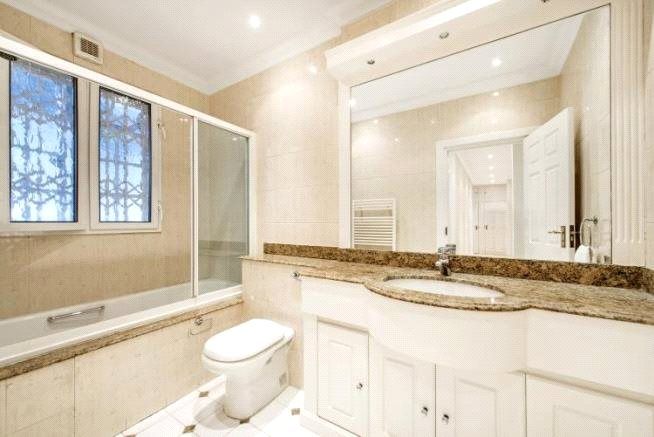 Property photo 3 of 18 Bathroom