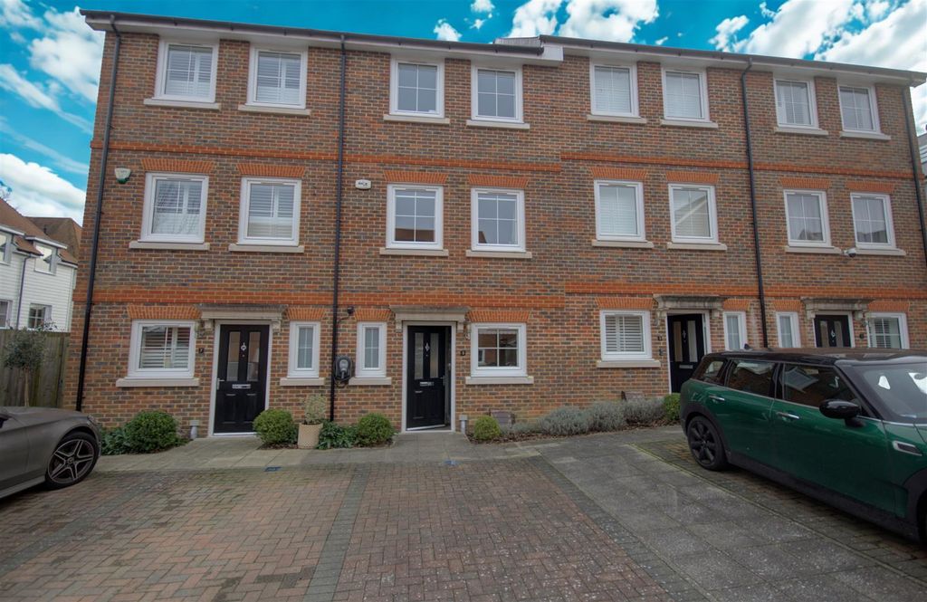 Property photo 1 of 22 5Bf7B4cc-12E8-4331-A28E-9682E3E45A18 - Copy.Jpg