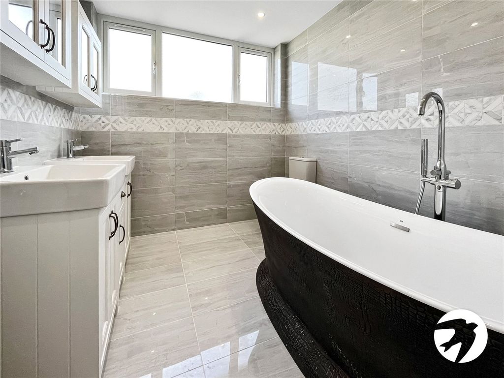 Property photo 3 of 21 Bathroom