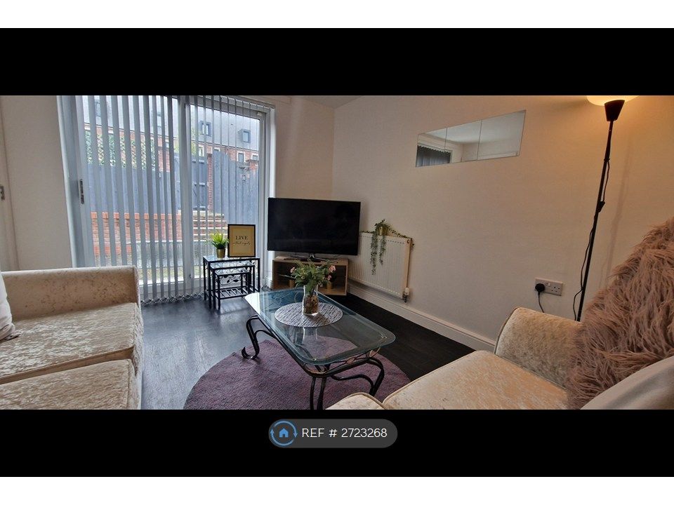 Property photo 2 of 31 Living Room