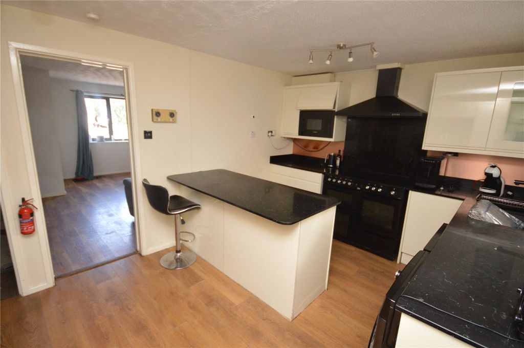 Property photo 3 of 9 Kitchen