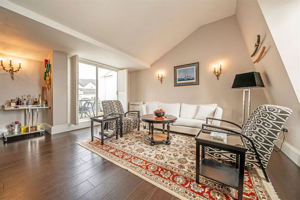 Property photo 2 of 8