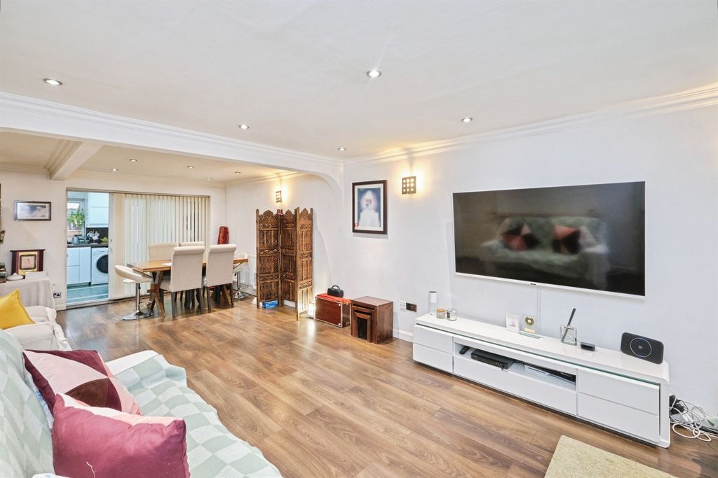 Property photo 2 of 25