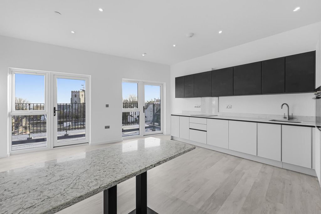 Property photo 3 of 15 Kitchen