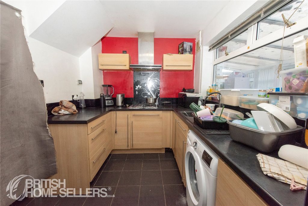 Property photo 2 of 18 Picture No. 15