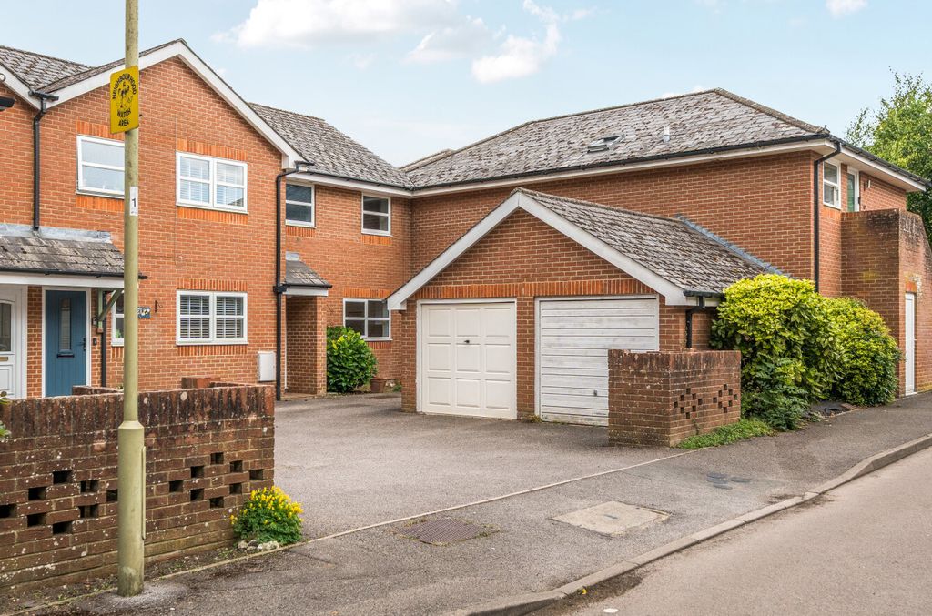 Property photo 1 of 8 1310419-1-684Fd9d...
