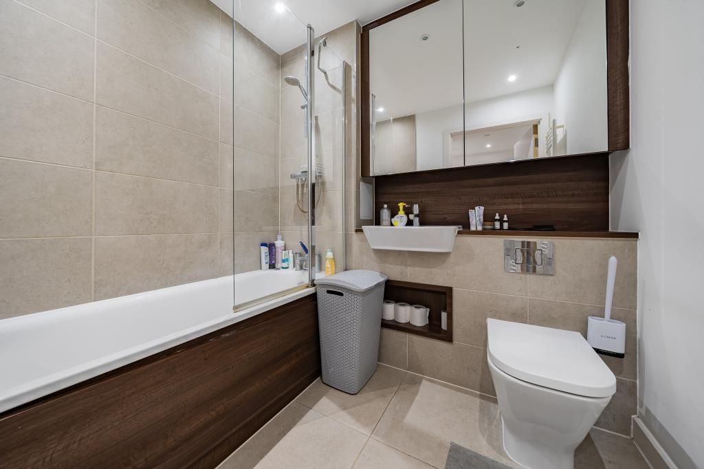 Property photo 3 of 9 Bathroom