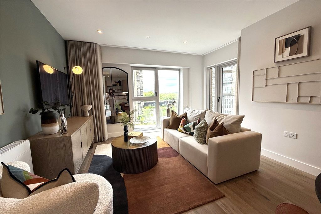 Property photo 2 of 7 Living Room