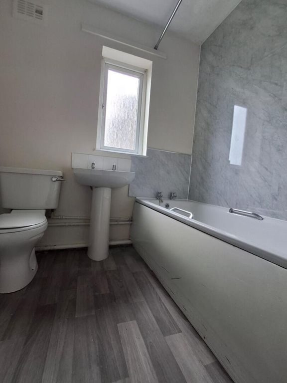 Property photo 2 of 7 Bathroom