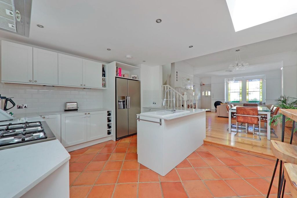 Property photo 3 of 14 05-4B62Jhpropworld - 14 Elvino Road - 13-Medium.Jp