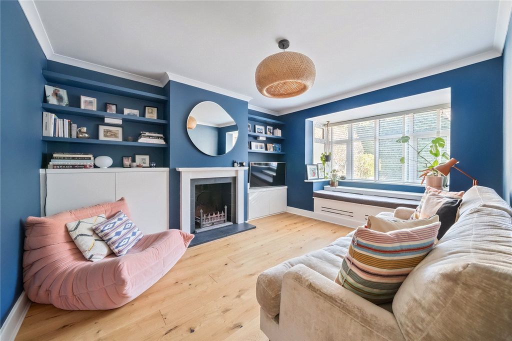 Property photo 2 of 14 Sitting Room